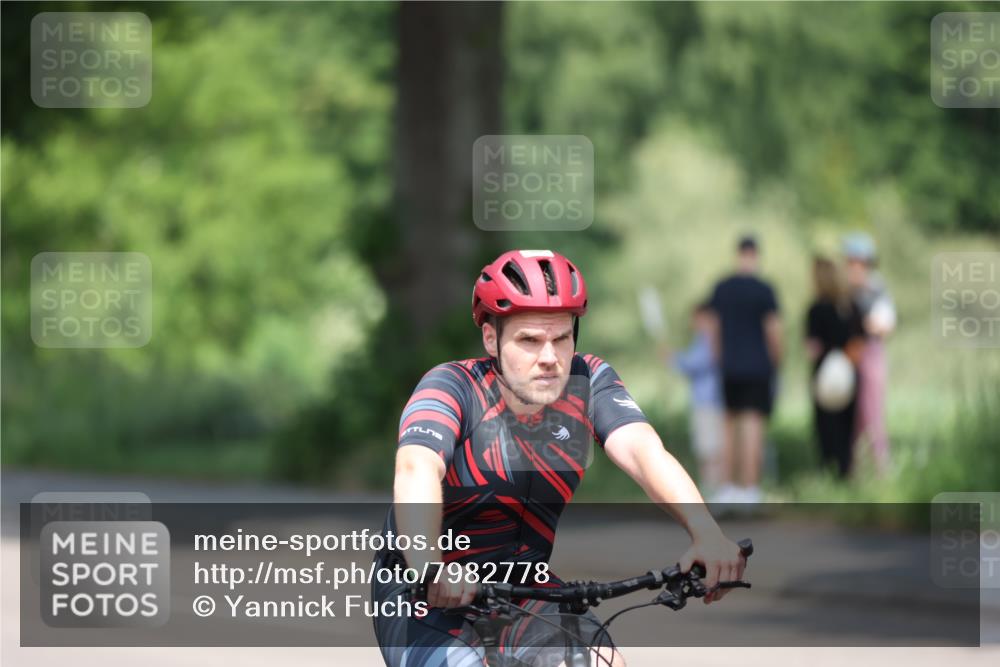 15.06.2025 - 7 Türme Triathlon Yannick Fuchs http://msf.ph/oto/7982778 15.06.2025 12:52:18 Radfahren 400, 451, 500 meine-sportfotos.de