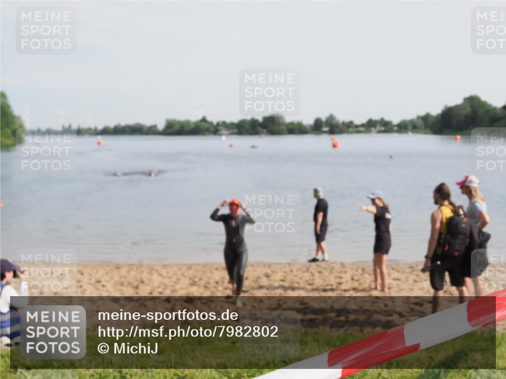 21.06.2025 - 27. Vierlanden-Triathlon MichiJ http://msf.ph/oto/7982802 15.06.2026 09:06:10 Schwimmen 216 meine-sportfotos.de