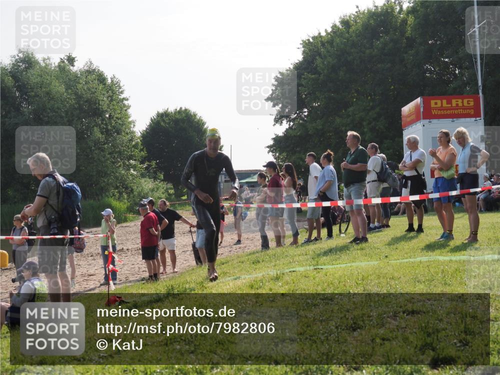 15.06.2025 - 27. Vierlanden-Triathlon KatJ http://msf.ph/oto/7982806 15.06.2025 08:49:47 Schwimmen 172 meine-sportfotos.de