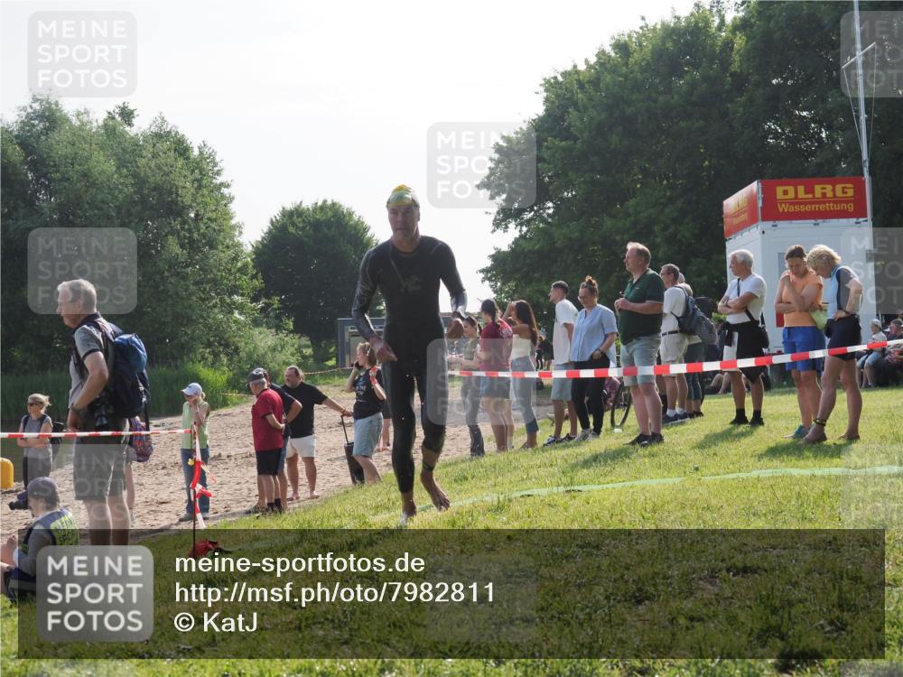 15.06.2025 - 27. Vierlanden-Triathlon KatJ http://msf.ph/oto/7982811 15.06.2025 08:49:49 Schwimmen 172 meine-sportfotos.de