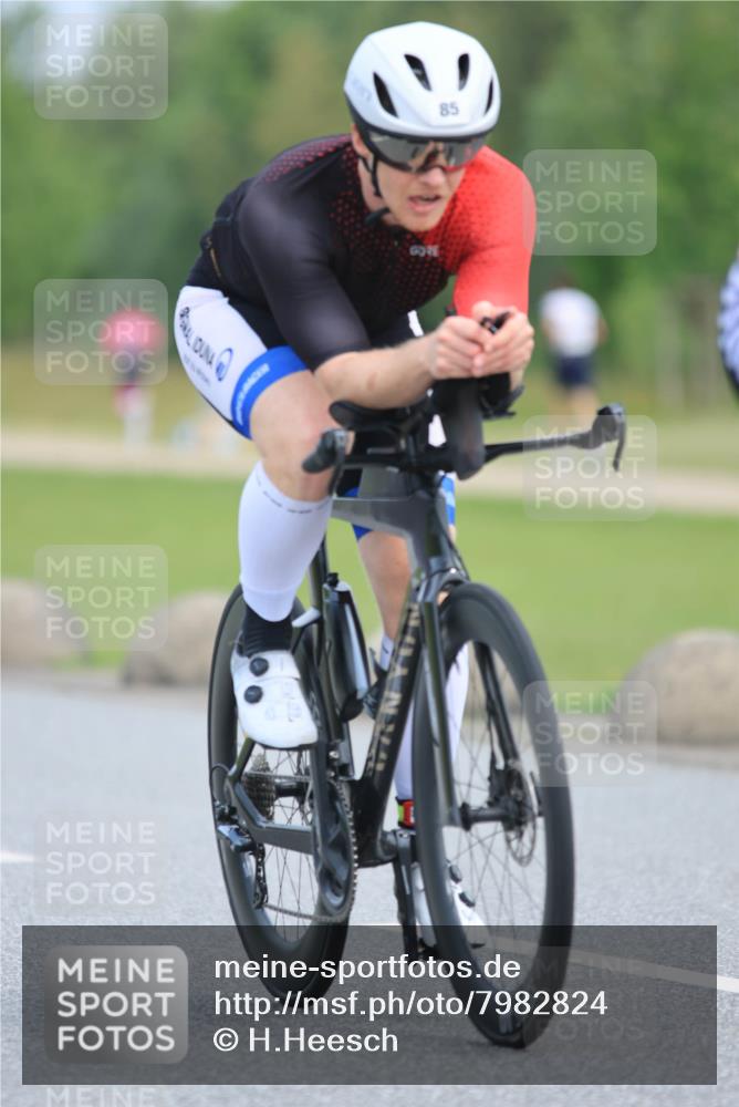 15.06.2025 - 27. Vierlanden-Triathlon H.Heesch http://msf.ph/oto/7982824 15.06.2025 10:54:05 Radfahren 69, 85, 362, 509, 565, 585, 622, 631 meine-sportfotos.de