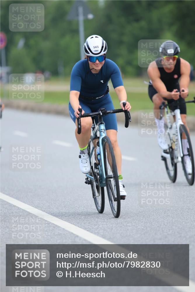 15.06.2025 - 27. Vierlanden-Triathlon H.Heesch http://msf.ph/oto/7982830 15.06.2025 10:54:06 Radfahren 69, 85, 362, 509, 565, 585, 622, 631 meine-sportfotos.de
