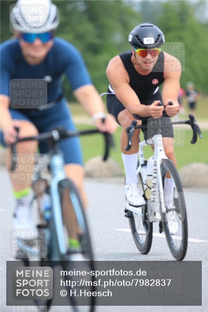 15.06.2025 - 27. Vierlanden-Triathlon H.Heesch http://msf.ph/oto/7982837 15.06.2025 10:54:07 Radfahren 69, 85, 317, 362, 454, 509, 565, 585, 622, 631 meine-sportfotos.de