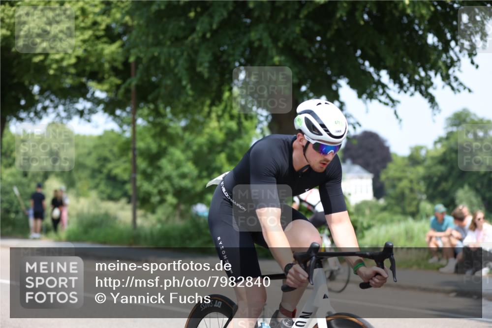 15.06.2025 - 7 Türme Triathlon Yannick Fuchs http://msf.ph/oto/7982840 15.06.2025 12:52:26 Radfahren 208, 451, 594, 616 meine-sportfotos.de