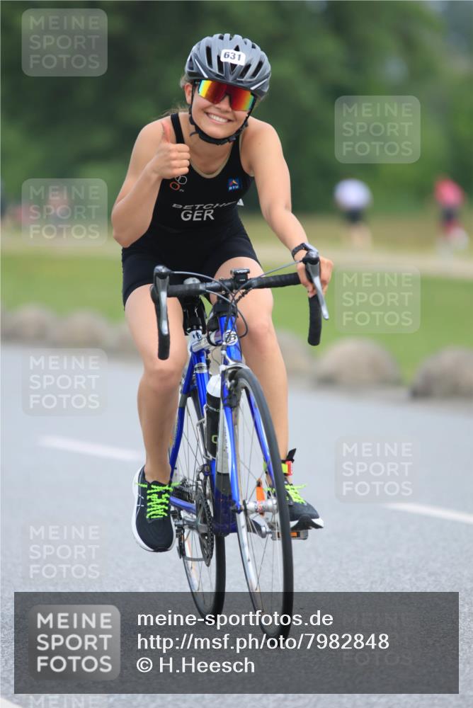 15.06.2025 - 27. Vierlanden-Triathlon H.Heesch http://msf.ph/oto/7982848 15.06.2025 10:54:08 Radfahren 69, 85, 317, 454, 509, 540, 565, 585, 631 meine-sportfotos.de