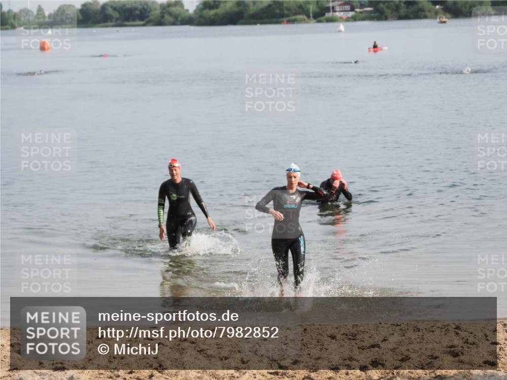 21.06.2025 - 27. Vierlanden-Triathlon MichiJ http://msf.ph/oto/7982852 15.06.2026 09:06:52 Schwimmen 212, 251 meine-sportfotos.de