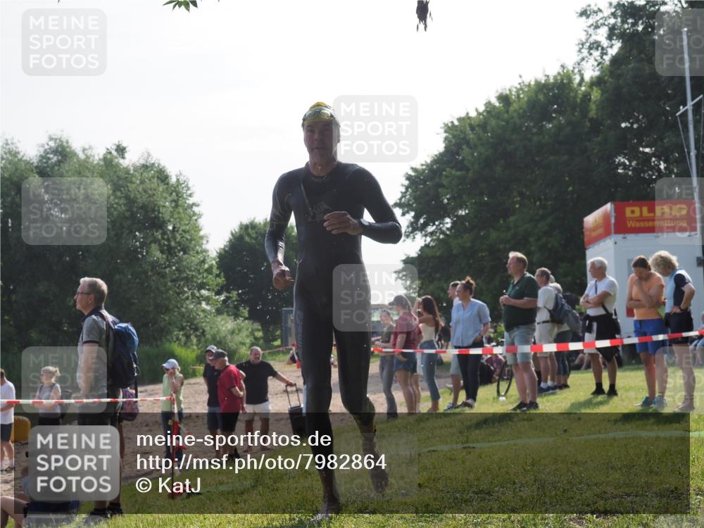 15.06.2025 - 27. Vierlanden-Triathlon KatJ http://msf.ph/oto/7982864 15.06.2025 08:49:50 Schwimmen 172 meine-sportfotos.de