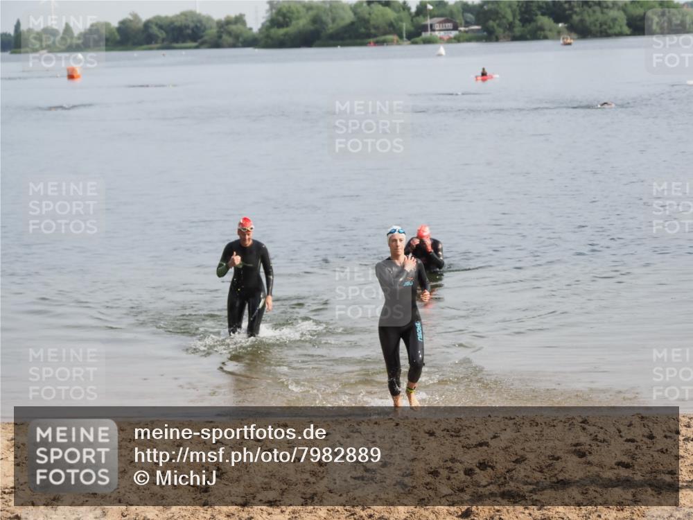 21.06.2025 - 27. Vierlanden-Triathlon MichiJ http://msf.ph/oto/7982889 15.06.2026 09:06:53 Schwimmen 212, 251 meine-sportfotos.de