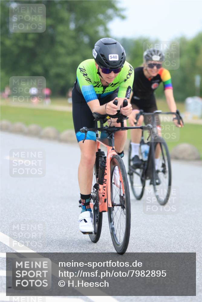 15.06.2025 - 27. Vierlanden-Triathlon H.Heesch http://msf.ph/oto/7982895 15.06.2025 10:54:17 Radfahren 123, 317, 454, 540, 570, 635 meine-sportfotos.de