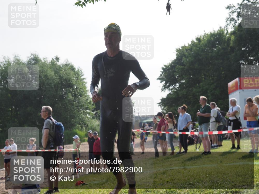 15.06.2025 - 27. Vierlanden-Triathlon KatJ http://msf.ph/oto/7982900 15.06.2025 08:49:51 Schwimmen 172 meine-sportfotos.de