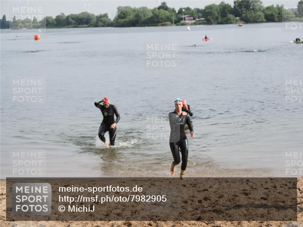 21.06.2025 - 27. Vierlanden-Triathlon MichiJ http://msf.ph/oto/7982905 15.06.2026 09:06:53 Schwimmen 212, 251 meine-sportfotos.de