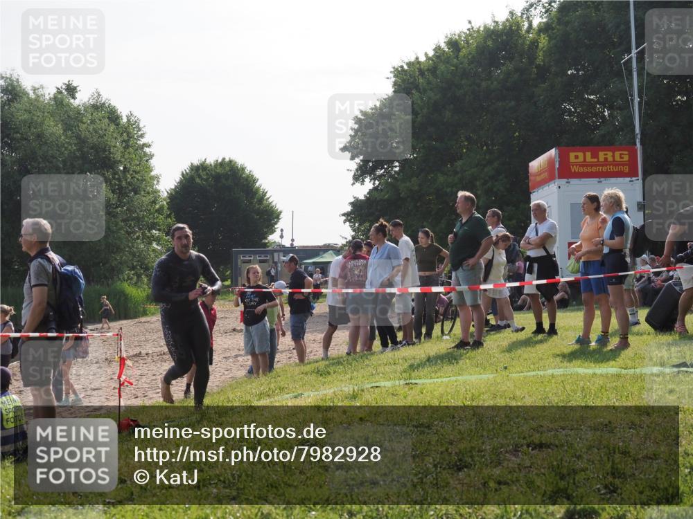 15.06.2025 - 27. Vierlanden-Triathlon KatJ http://msf.ph/oto/7982928 15.06.2025 08:50:13 Schwimmen 68 meine-sportfotos.de
