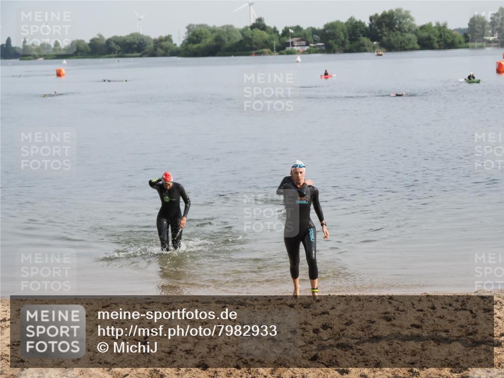 21.06.2025 - 27. Vierlanden-Triathlon MichiJ http://msf.ph/oto/7982933 15.06.2026 09:06:54 Schwimmen 212, 251 meine-sportfotos.de