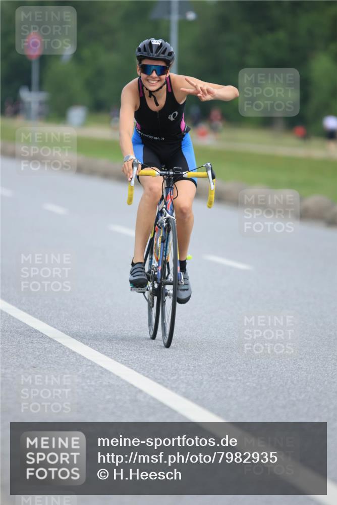 15.06.2025 - 27. Vierlanden-Triathlon H.Heesch http://msf.ph/oto/7982935 15.06.2025 10:54:23 Radfahren 123, 635 meine-sportfotos.de