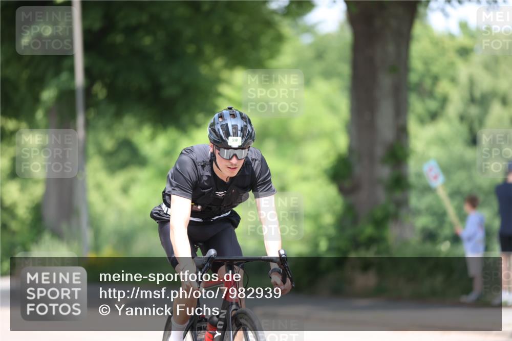 15.06.2025 - 7 Türme Triathlon Yannick Fuchs http://msf.ph/oto/7982939 15.06.2025 12:52:45 Radfahren 570, 631 meine-sportfotos.de