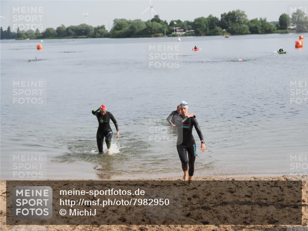 21.06.2025 - 27. Vierlanden-Triathlon MichiJ http://msf.ph/oto/7982950 15.06.2026 09:06:54 Schwimmen 212, 251 meine-sportfotos.de