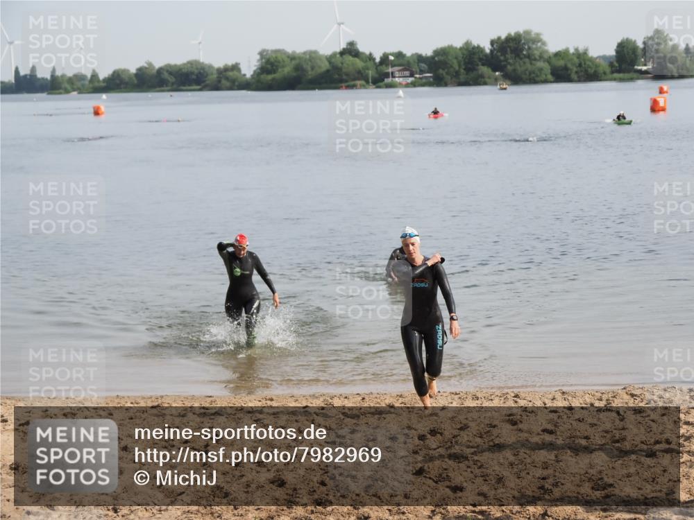 21.06.2025 - 27. Vierlanden-Triathlon MichiJ http://msf.ph/oto/7982969 15.06.2026 09:06:54 Schwimmen 212, 251 meine-sportfotos.de