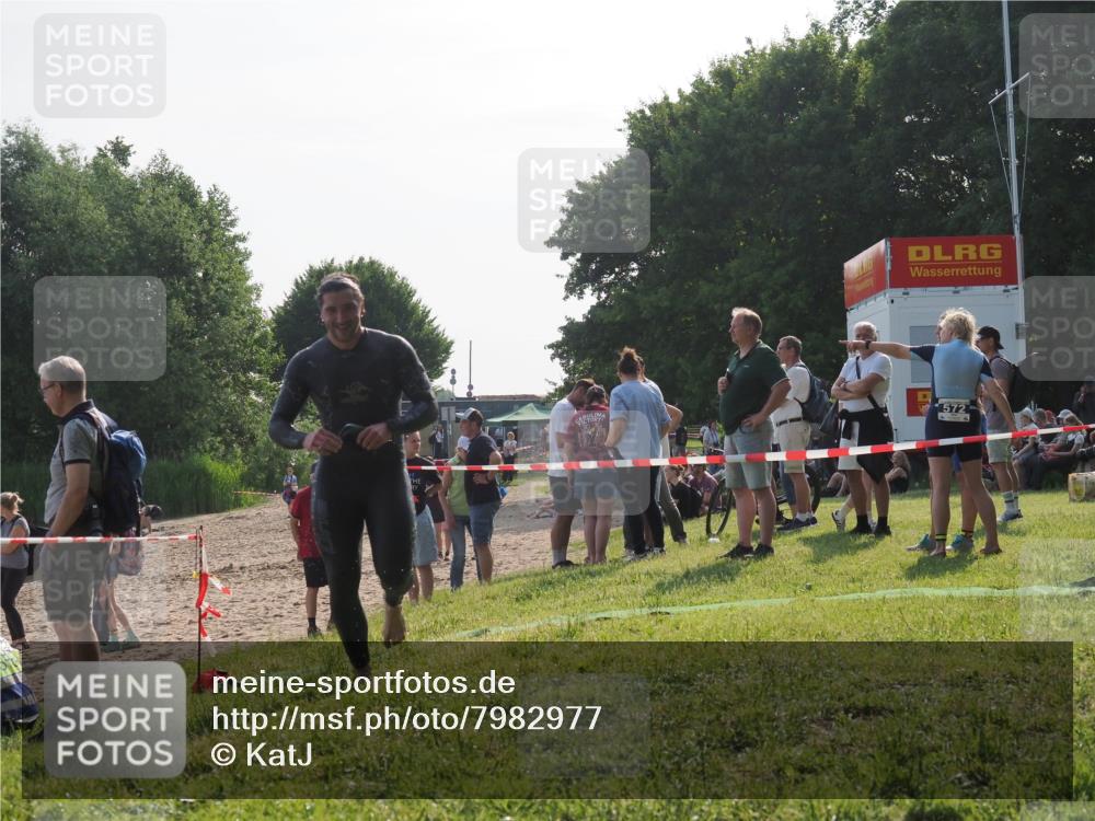 15.06.2025 - 27. Vierlanden-Triathlon KatJ http://msf.ph/oto/7982977 15.06.2025 08:50:14 Schwimmen 68 meine-sportfotos.de