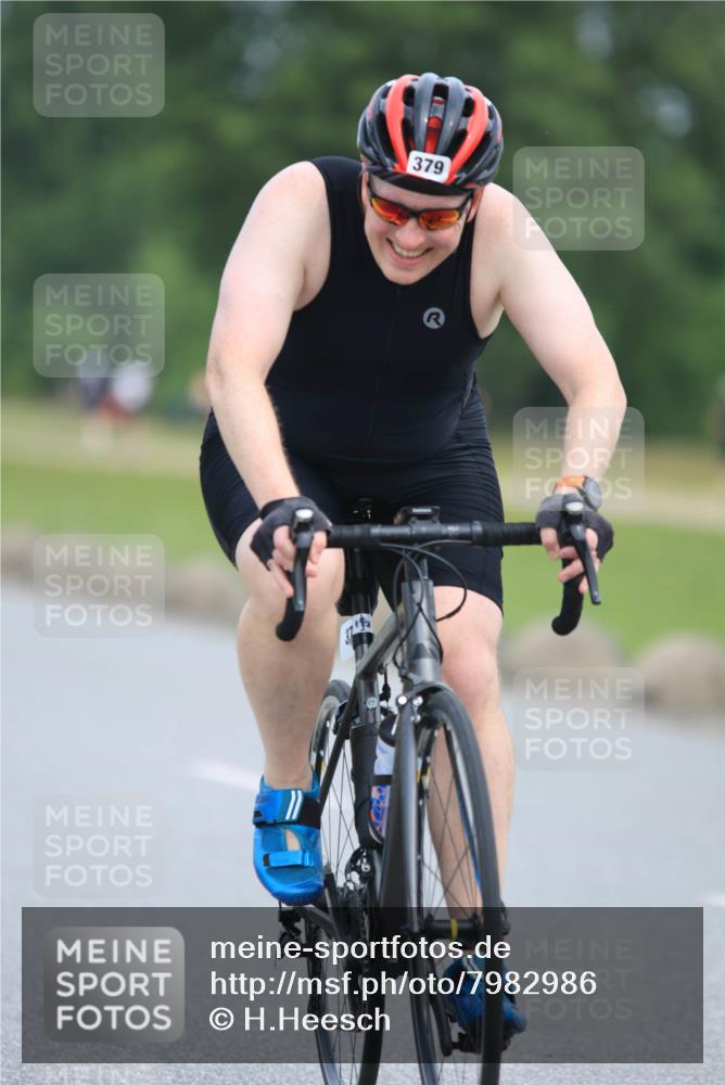 15.06.2025 - 27. Vierlanden-Triathlon H.Heesch http://msf.ph/oto/7982986 15.06.2025 10:54:36 Radfahren 90, 379 meine-sportfotos.de