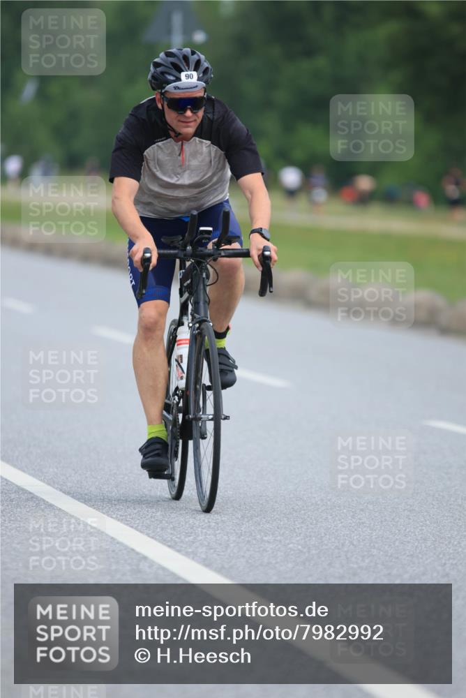 15.06.2025 - 27. Vierlanden-Triathlon H.Heesch http://msf.ph/oto/7982992 15.06.2025 10:54:42 Radfahren 90, 241 meine-sportfotos.de