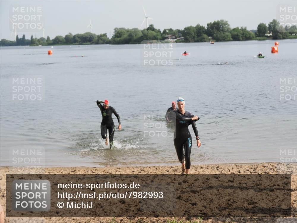 21.06.2025 - 27. Vierlanden-Triathlon MichiJ http://msf.ph/oto/7982993 15.06.2026 09:06:54 Schwimmen 212, 251 meine-sportfotos.de