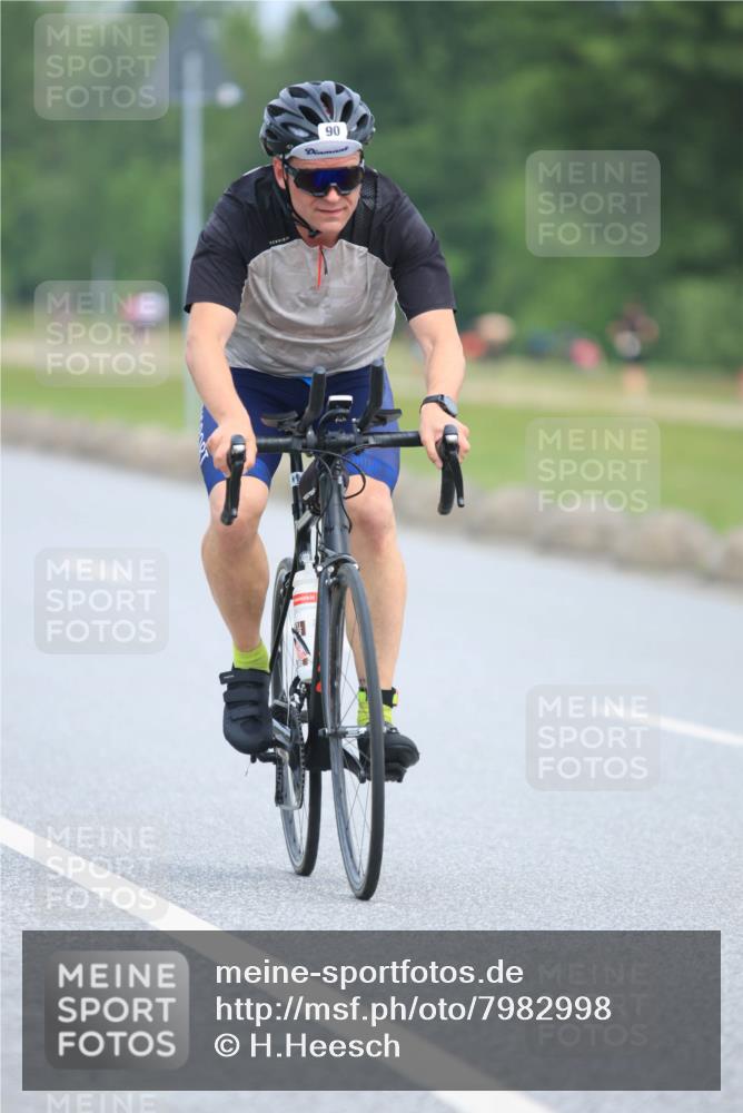 15.06.2025 - 27. Vierlanden-Triathlon H.Heesch http://msf.ph/oto/7982998 15.06.2025 10:54:42 Radfahren 90, 241 meine-sportfotos.de