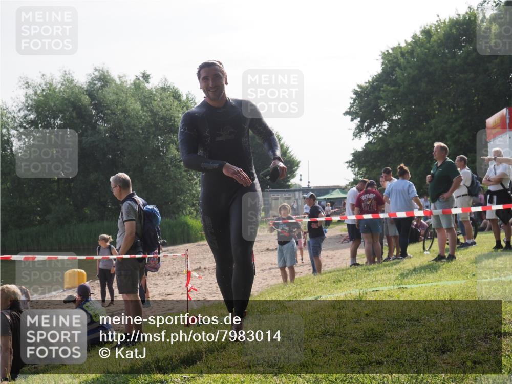 15.06.2025 - 27. Vierlanden-Triathlon KatJ http://msf.ph/oto/7983014 15.06.2025 08:50:15 Schwimmen 68 meine-sportfotos.de