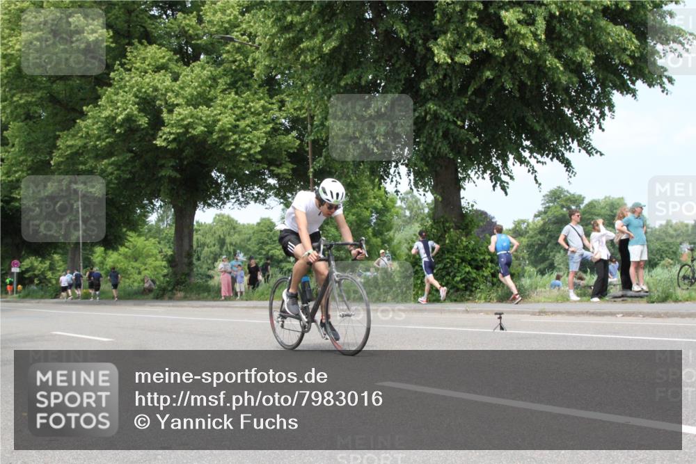 15.06.2025 - 7 Türme Triathlon Yannick Fuchs http://msf.ph/oto/7983016 15.06.2025 13:35:07 Radfahren  meine-sportfotos.de