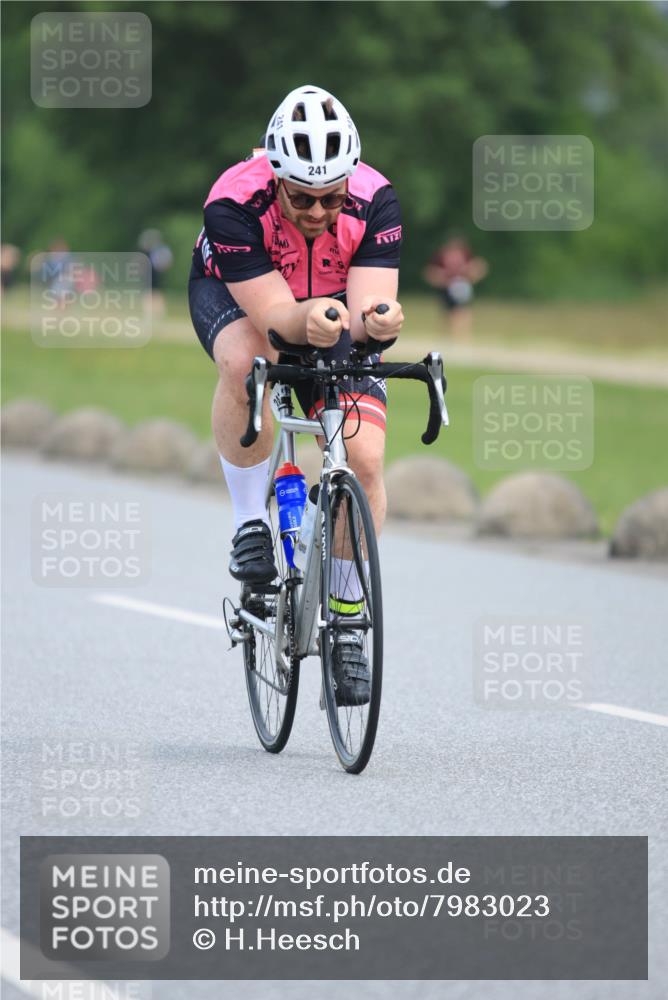 15.06.2025 - 27. Vierlanden-Triathlon H.Heesch http://msf.ph/oto/7983023 15.06.2025 10:54:47 Radfahren 241 meine-sportfotos.de