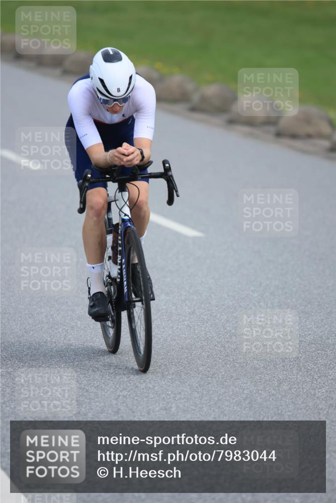 15.06.2025 - 27. Vierlanden-Triathlon H.Heesch http://msf.ph/oto/7983044 15.06.2025 10:54:58 Radfahren 8, 546, 605, 608 meine-sportfotos.de