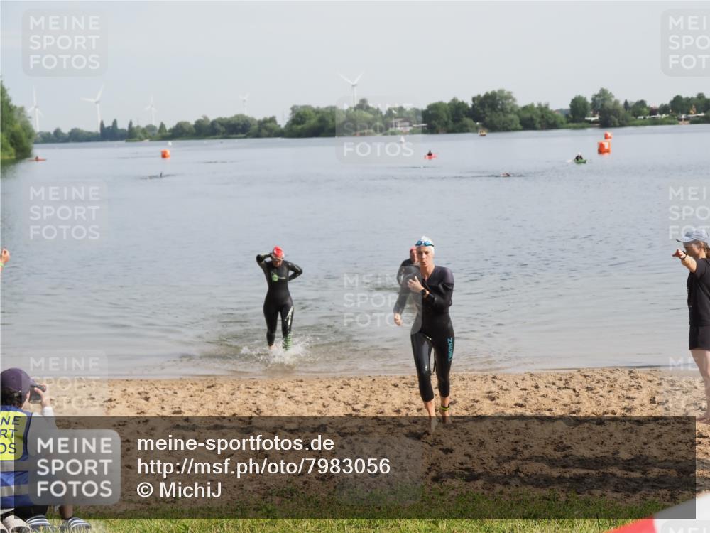 21.06.2025 - 27. Vierlanden-Triathlon MichiJ http://msf.ph/oto/7983056 15.06.2026 09:06:55 Schwimmen 212, 251 meine-sportfotos.de