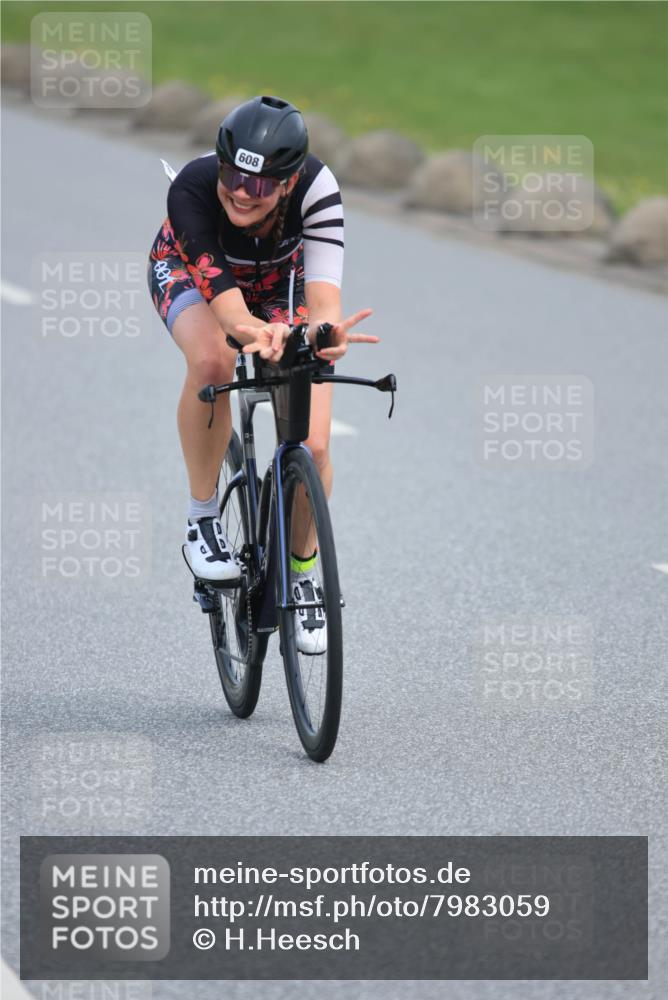 15.06.2025 - 27. Vierlanden-Triathlon H.Heesch http://msf.ph/oto/7983059 15.06.2025 10:55:00 Radfahren 8, 546, 605, 608 meine-sportfotos.de