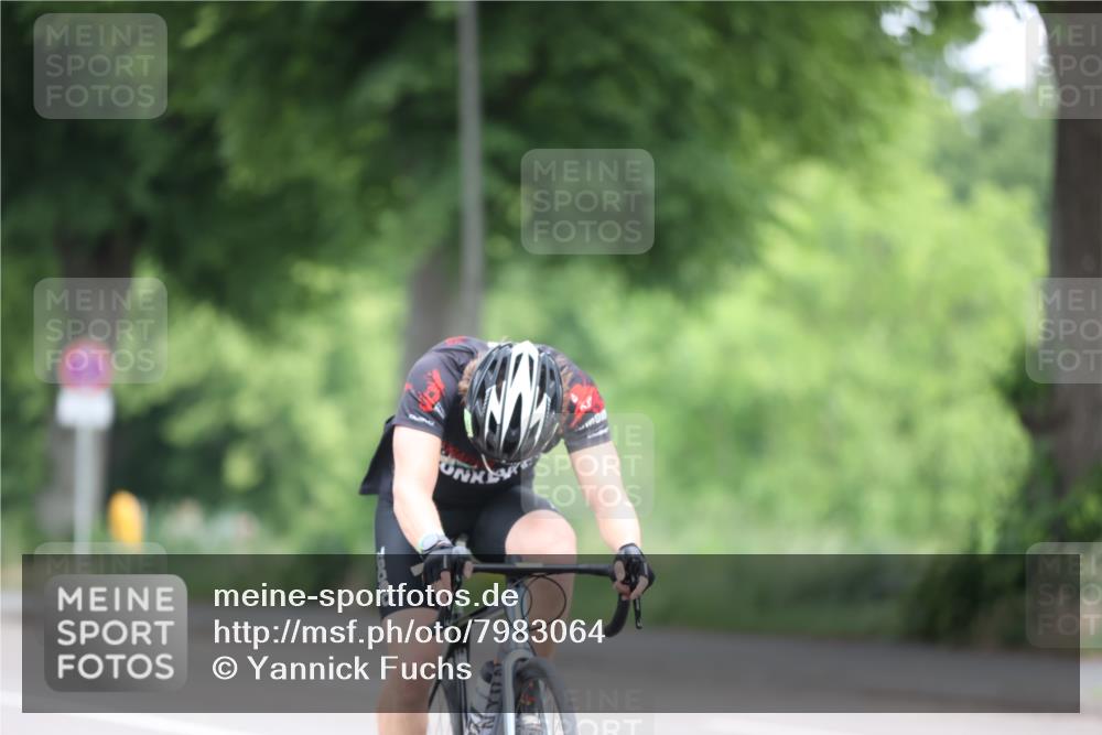 15.06.2025 - 7 Türme Triathlon Yannick Fuchs http://msf.ph/oto/7983064 15.06.2025 11:34:15 Radfahren 297, 334 meine-sportfotos.de