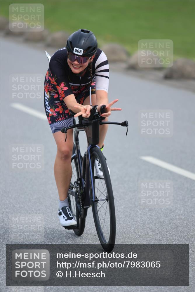 15.06.2025 - 27. Vierlanden-Triathlon H.Heesch http://msf.ph/oto/7983065 15.06.2025 10:55:00 Radfahren 8, 546, 605, 608 meine-sportfotos.de