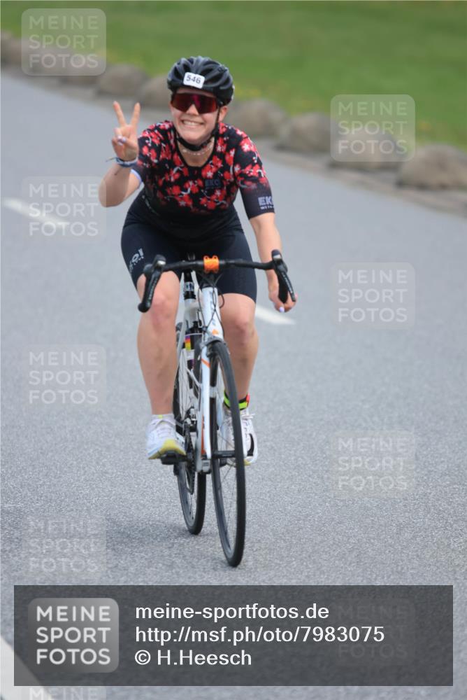 15.06.2025 - 27. Vierlanden-Triathlon H.Heesch http://msf.ph/oto/7983075 15.06.2025 10:55:02 Radfahren 8, 174, 216, 546, 605, 608 meine-sportfotos.de