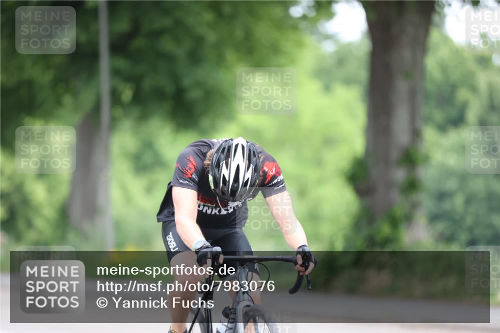 15.06.2025 - 7 Türme Triathlon Yannick Fuchs http://msf.ph/oto/7983076 15.06.2025 11:34:15 Radfahren 297, 334 meine-sportfotos.de