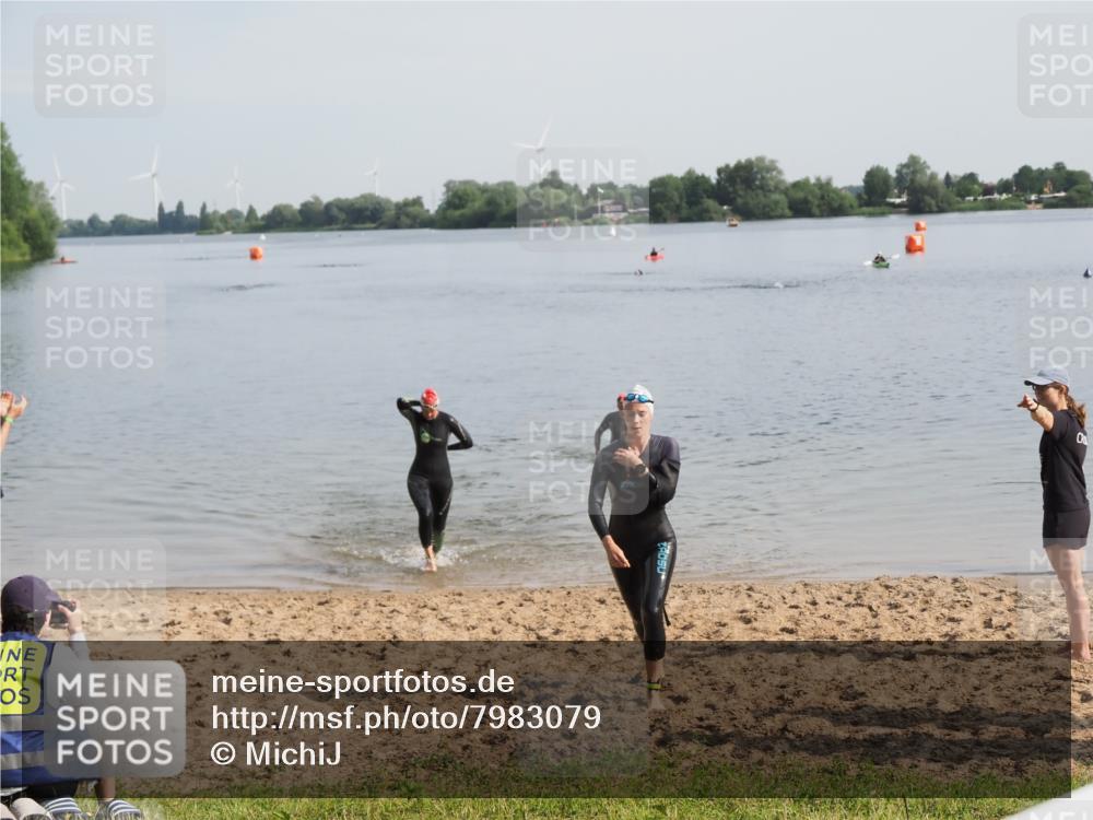 21.06.2025 - 27. Vierlanden-Triathlon MichiJ http://msf.ph/oto/7983079 15.06.2026 09:06:56 Schwimmen 212, 251 meine-sportfotos.de