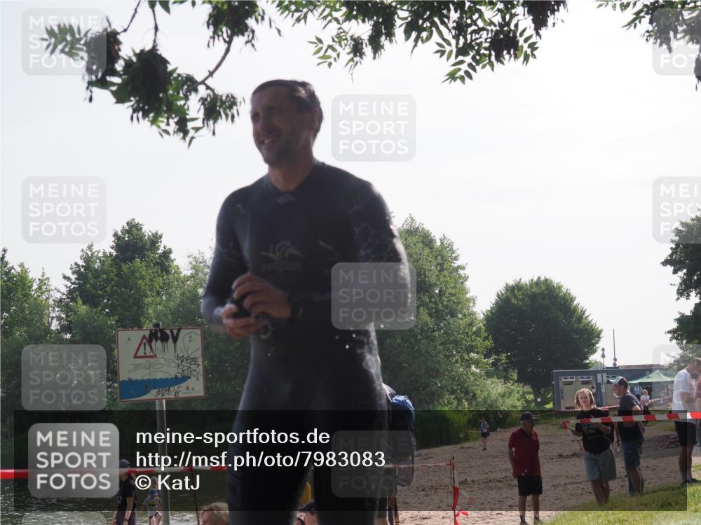 15.06.2025 - 27. Vierlanden-Triathlon KatJ http://msf.ph/oto/7983083 15.06.2025 08:50:16 Schwimmen 68 meine-sportfotos.de