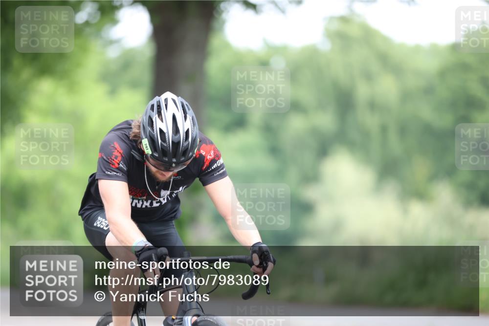 15.06.2025 - 7 Türme Triathlon Yannick Fuchs http://msf.ph/oto/7983089 15.06.2025 11:34:16 Radfahren 297, 334 meine-sportfotos.de