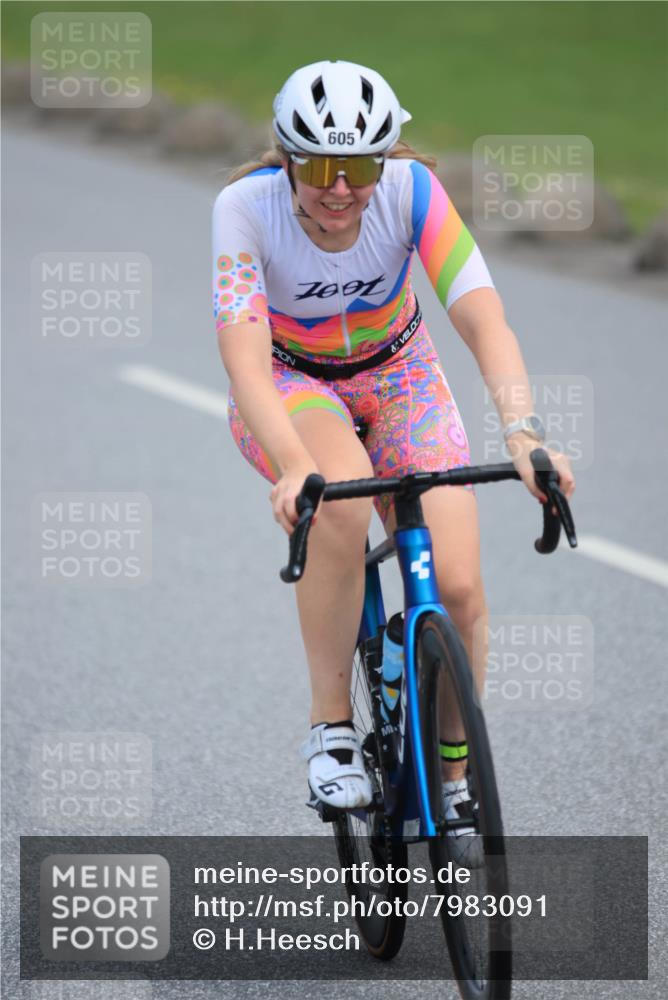 15.06.2025 - 27. Vierlanden-Triathlon H.Heesch http://msf.ph/oto/7983091 15.06.2025 10:55:04 Radfahren 20, 72, 174, 216, 546, 605, 608 meine-sportfotos.de