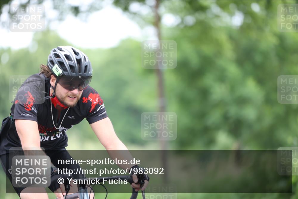 15.06.2025 - 7 Türme Triathlon Yannick Fuchs http://msf.ph/oto/7983092 15.06.2025 11:34:16 Radfahren 297, 334 meine-sportfotos.de