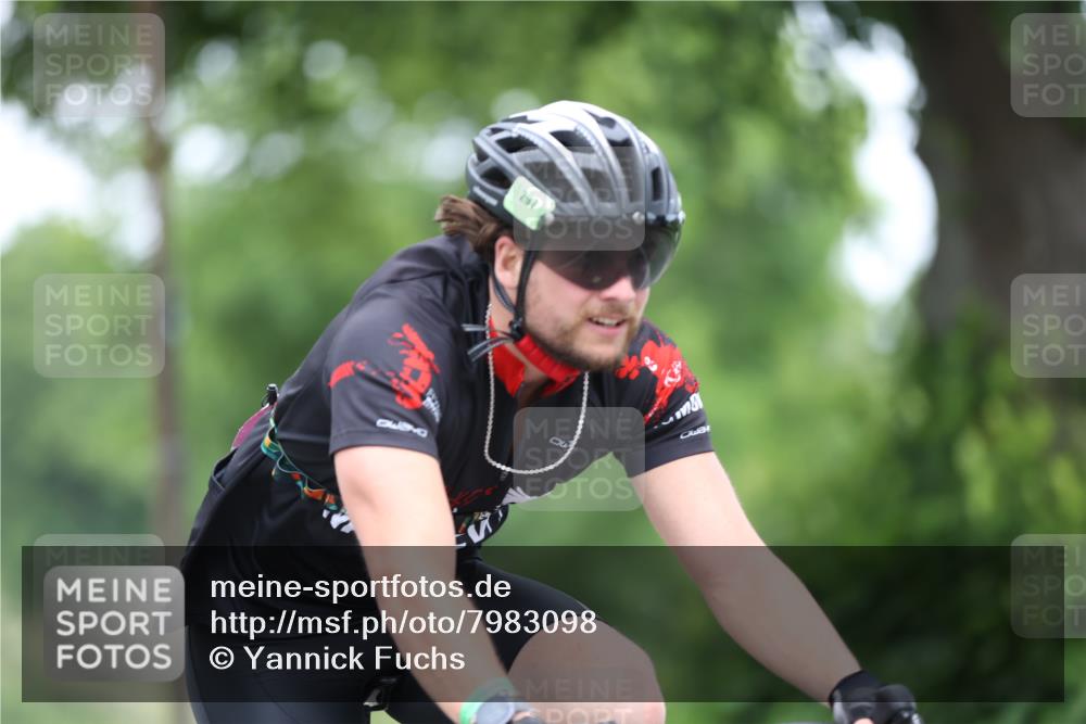 15.06.2025 - 7 Türme Triathlon Yannick Fuchs http://msf.ph/oto/7983098 15.06.2025 11:34:16 Radfahren 297, 334 meine-sportfotos.de
