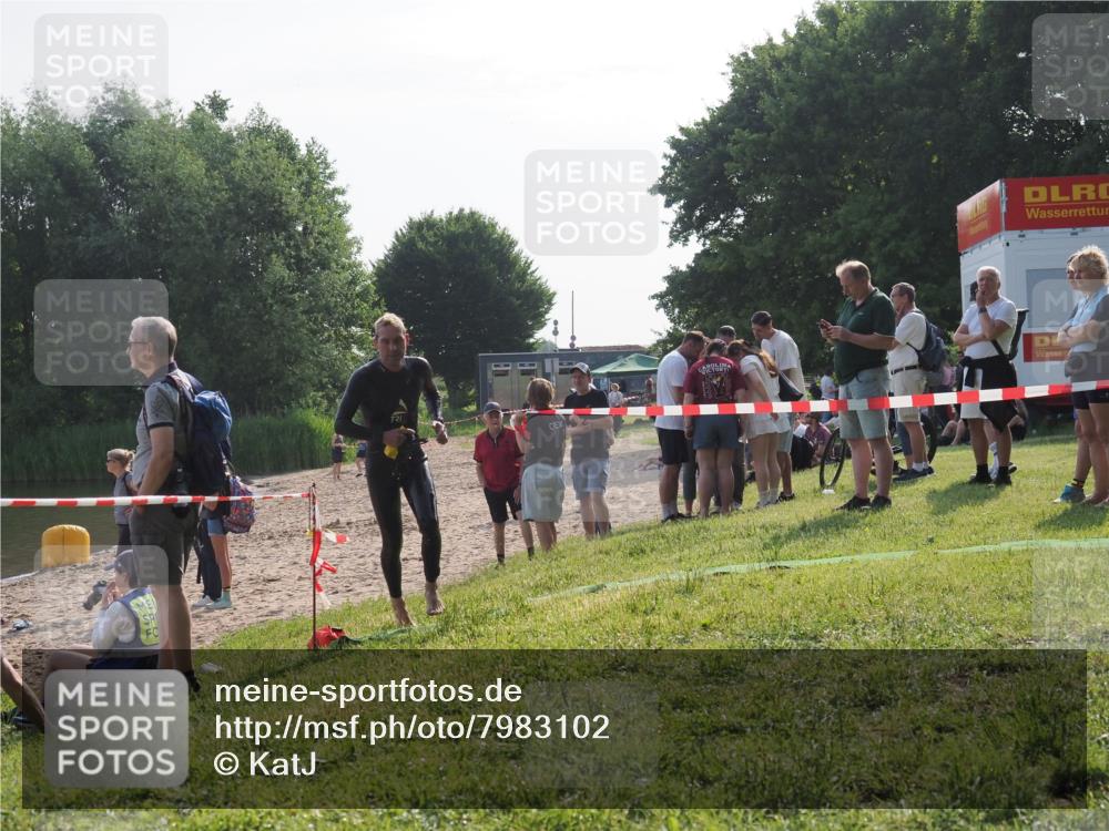 15.06.2025 - 27. Vierlanden-Triathlon KatJ http://msf.ph/oto/7983102 15.06.2025 08:50:38 Schwimmen 143 meine-sportfotos.de