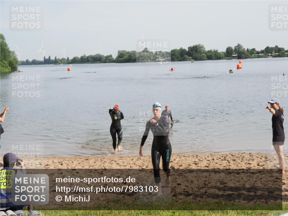21.06.2025 - 27. Vierlanden-Triathlon MichiJ http://msf.ph/oto/7983103 15.06.2026 09:06:56 Schwimmen 212, 251 meine-sportfotos.de
