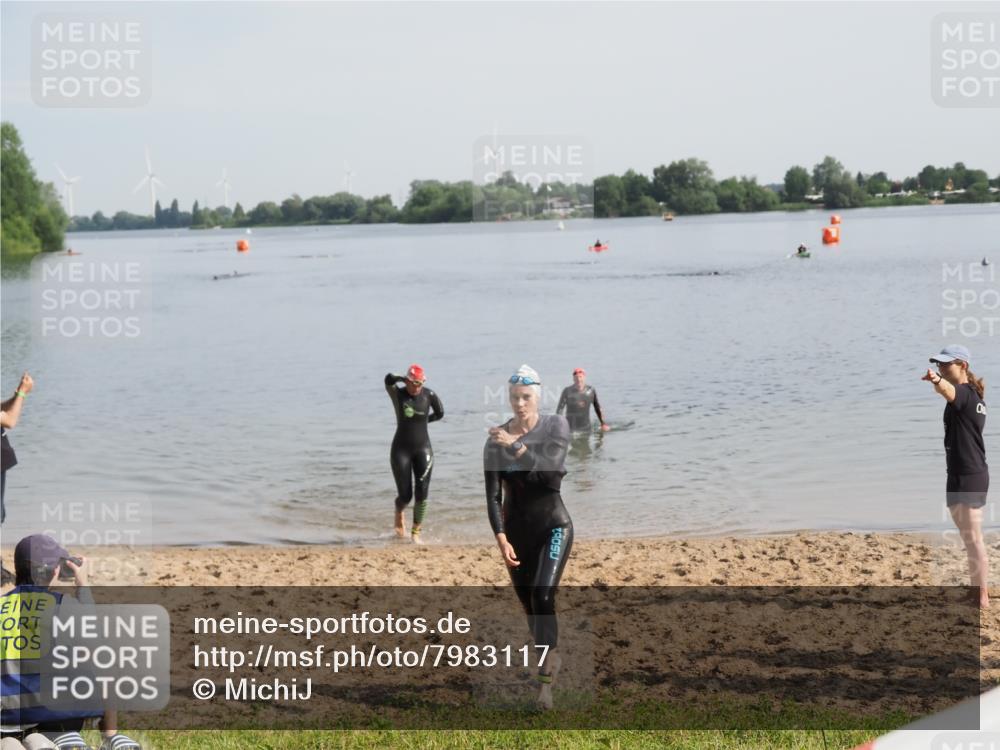21.06.2025 - 27. Vierlanden-Triathlon MichiJ http://msf.ph/oto/7983117 15.06.2026 09:06:56 Schwimmen 212, 251 meine-sportfotos.de