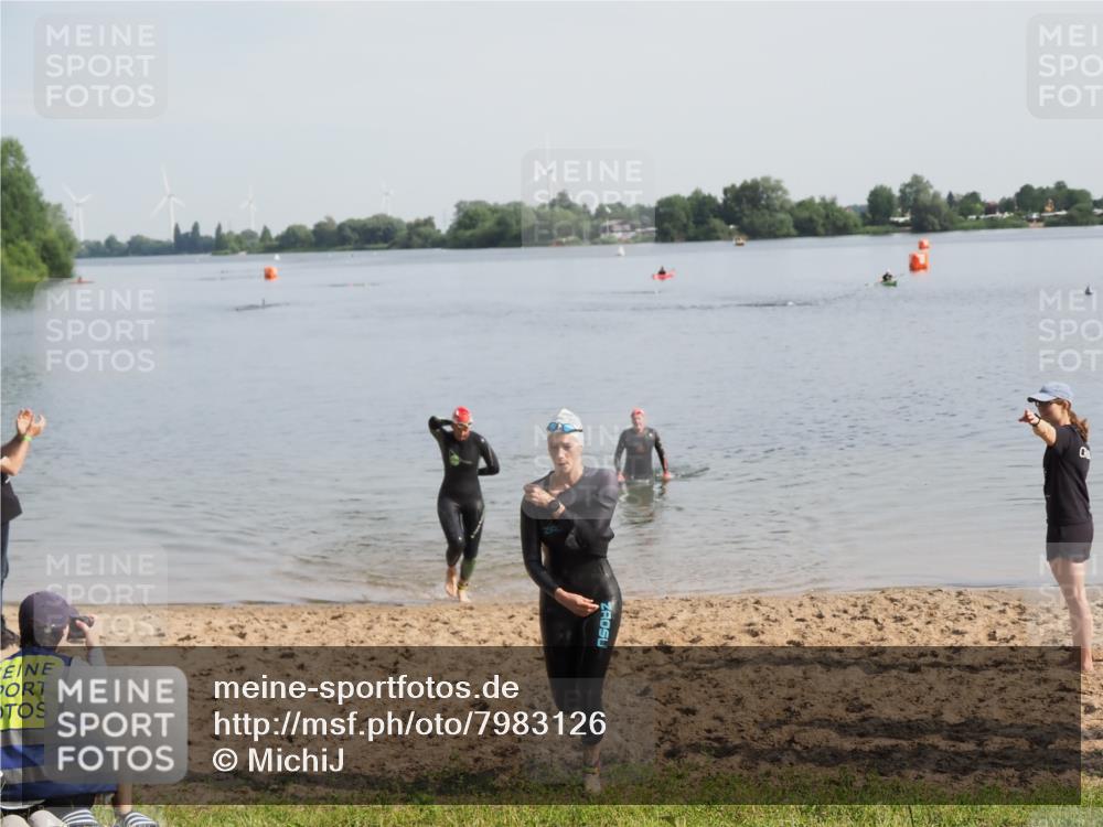 21.06.2025 - 27. Vierlanden-Triathlon MichiJ http://msf.ph/oto/7983126 15.06.2026 09:06:56 Schwimmen 212, 251 meine-sportfotos.de
