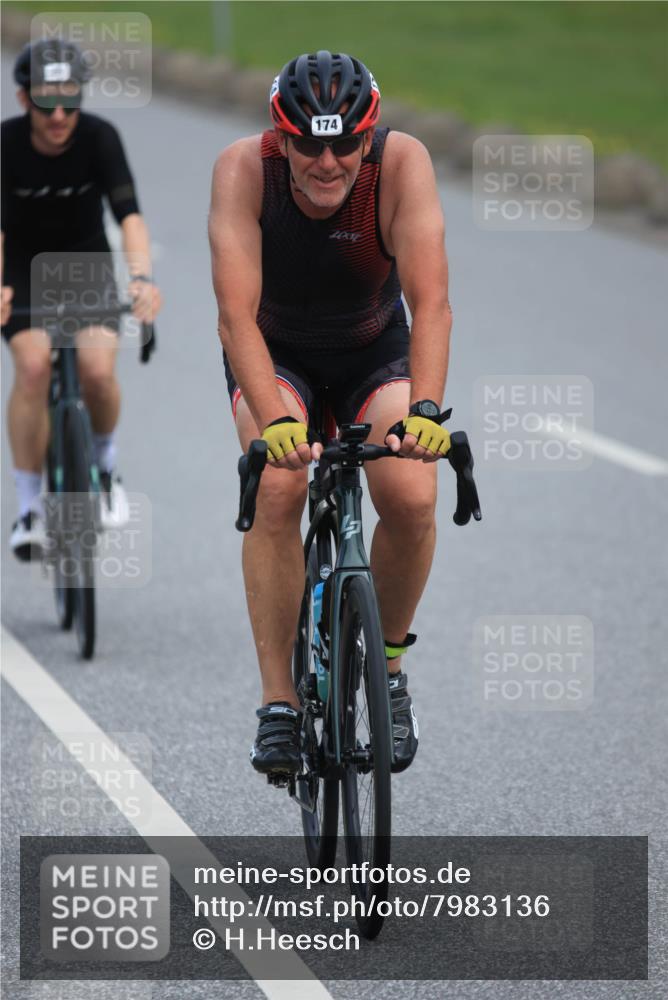 15.06.2025 - 27. Vierlanden-Triathlon H.Heesch http://msf.ph/oto/7983136 15.06.2025 10:55:10 Radfahren 20, 72, 125, 174, 216 meine-sportfotos.de