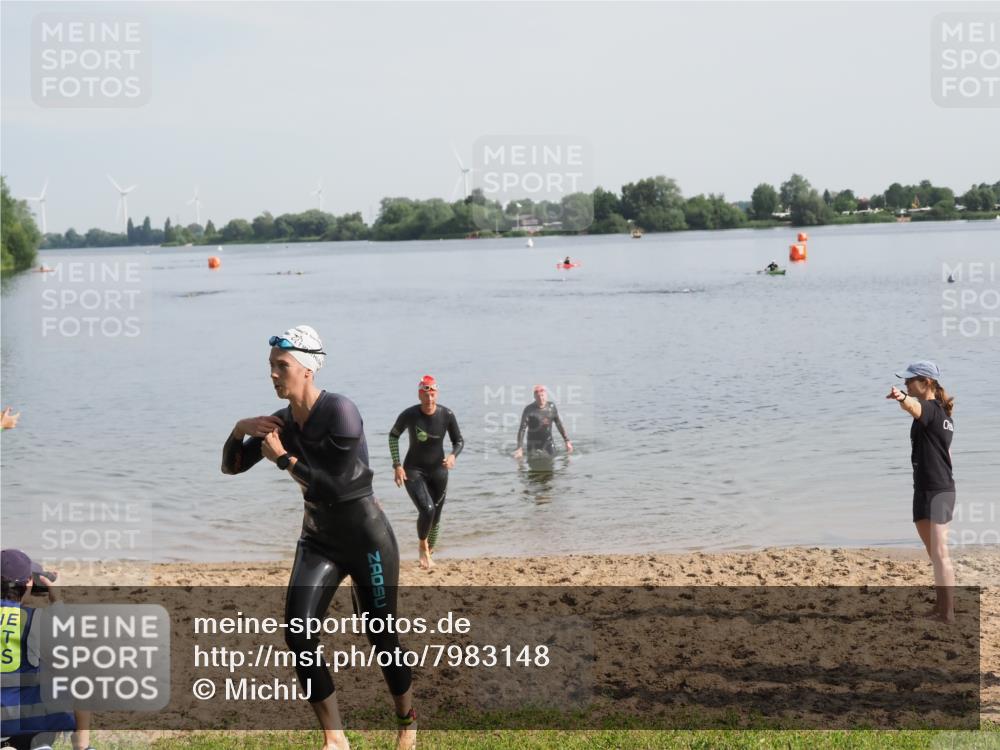 21.06.2025 - 27. Vierlanden-Triathlon MichiJ http://msf.ph/oto/7983148 15.06.2026 09:06:57 Schwimmen 212, 251 meine-sportfotos.de