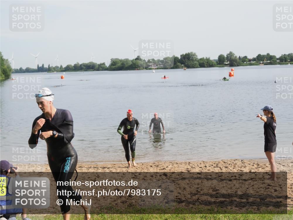 21.06.2025 - 27. Vierlanden-Triathlon MichiJ http://msf.ph/oto/7983175 15.06.2026 09:06:58 Schwimmen 212, 251 meine-sportfotos.de