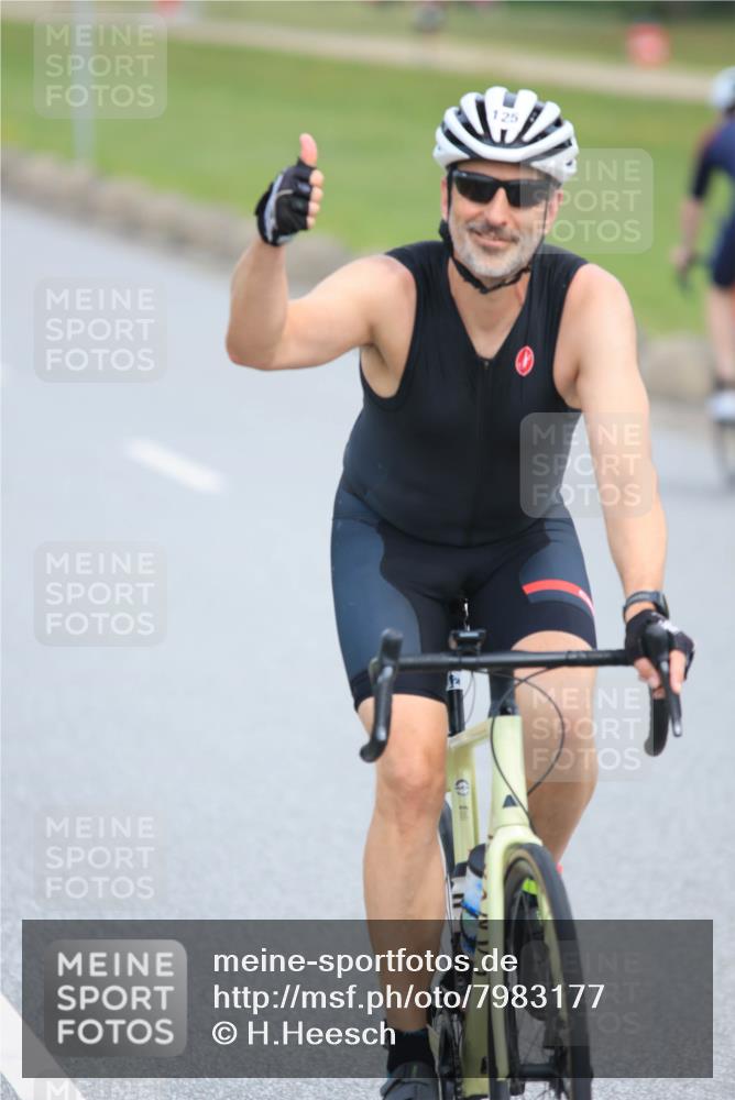 15.06.2025 - 27. Vierlanden-Triathlon H.Heesch http://msf.ph/oto/7983177 15.06.2025 10:55:16 Radfahren 125 meine-sportfotos.de